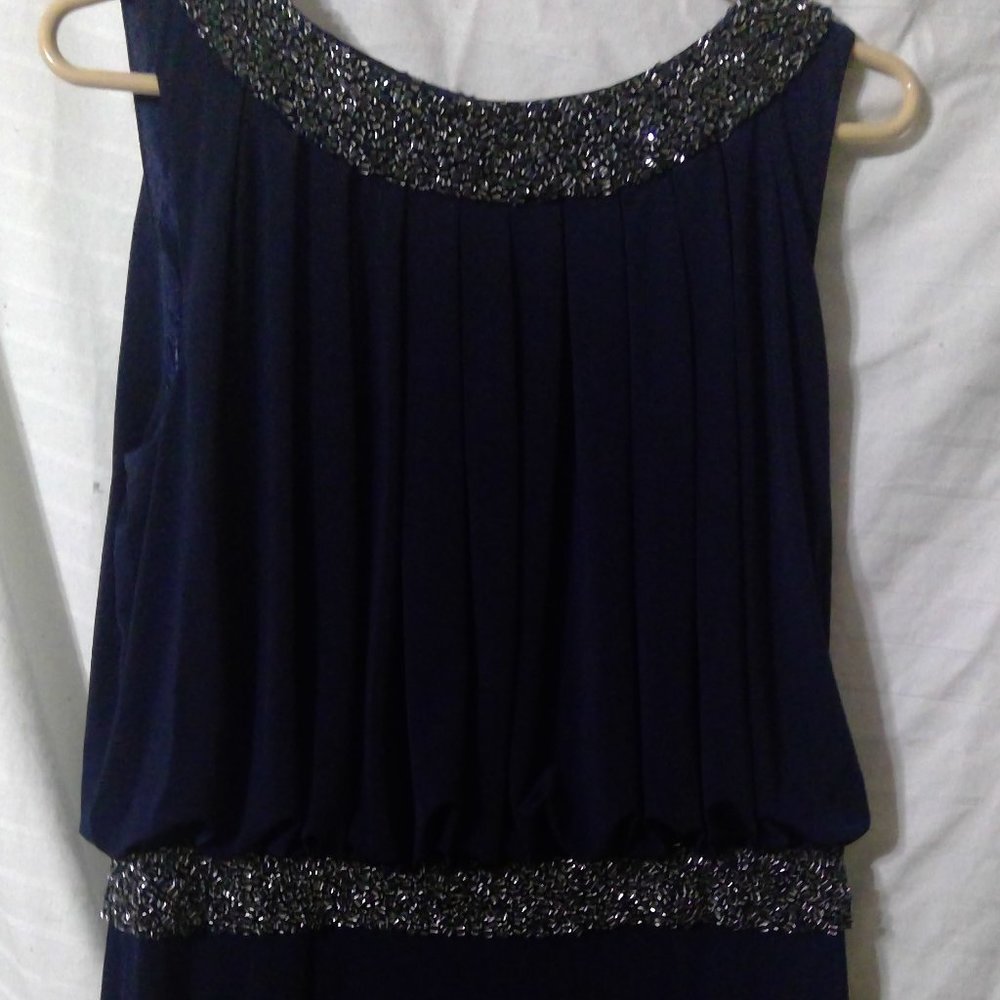 Aidan Mattox beautiful beaded evening dress Size 10